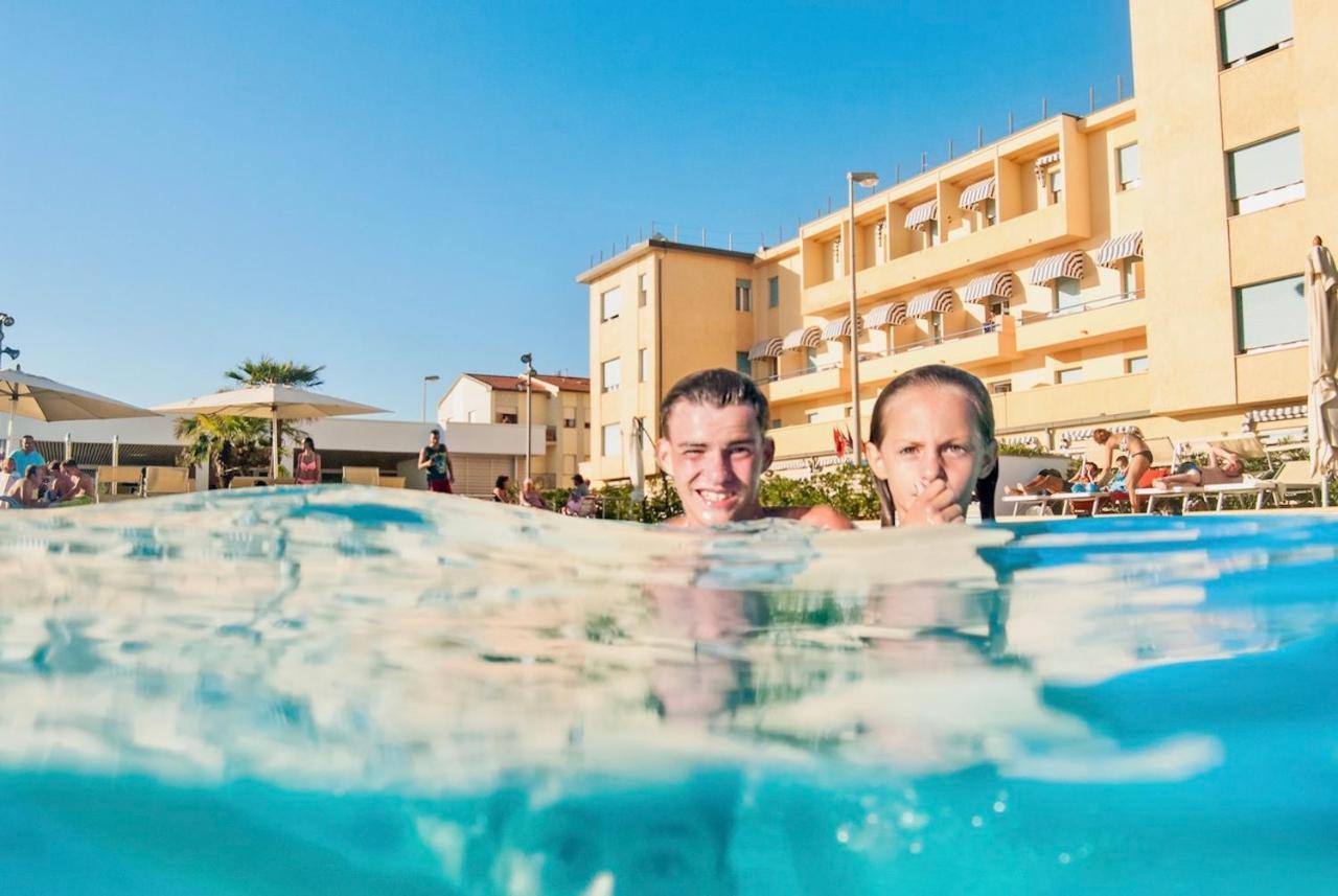 Hotel Stella Marina Marina di Cecina Bagian luar foto